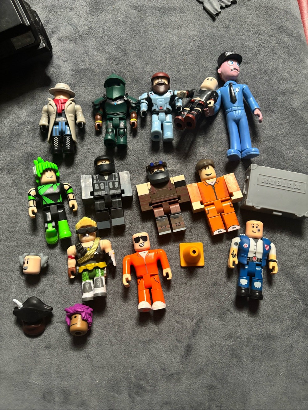 Roblox toys random extras Assorted Kids Toy Figures - Mixed Colors (Set)